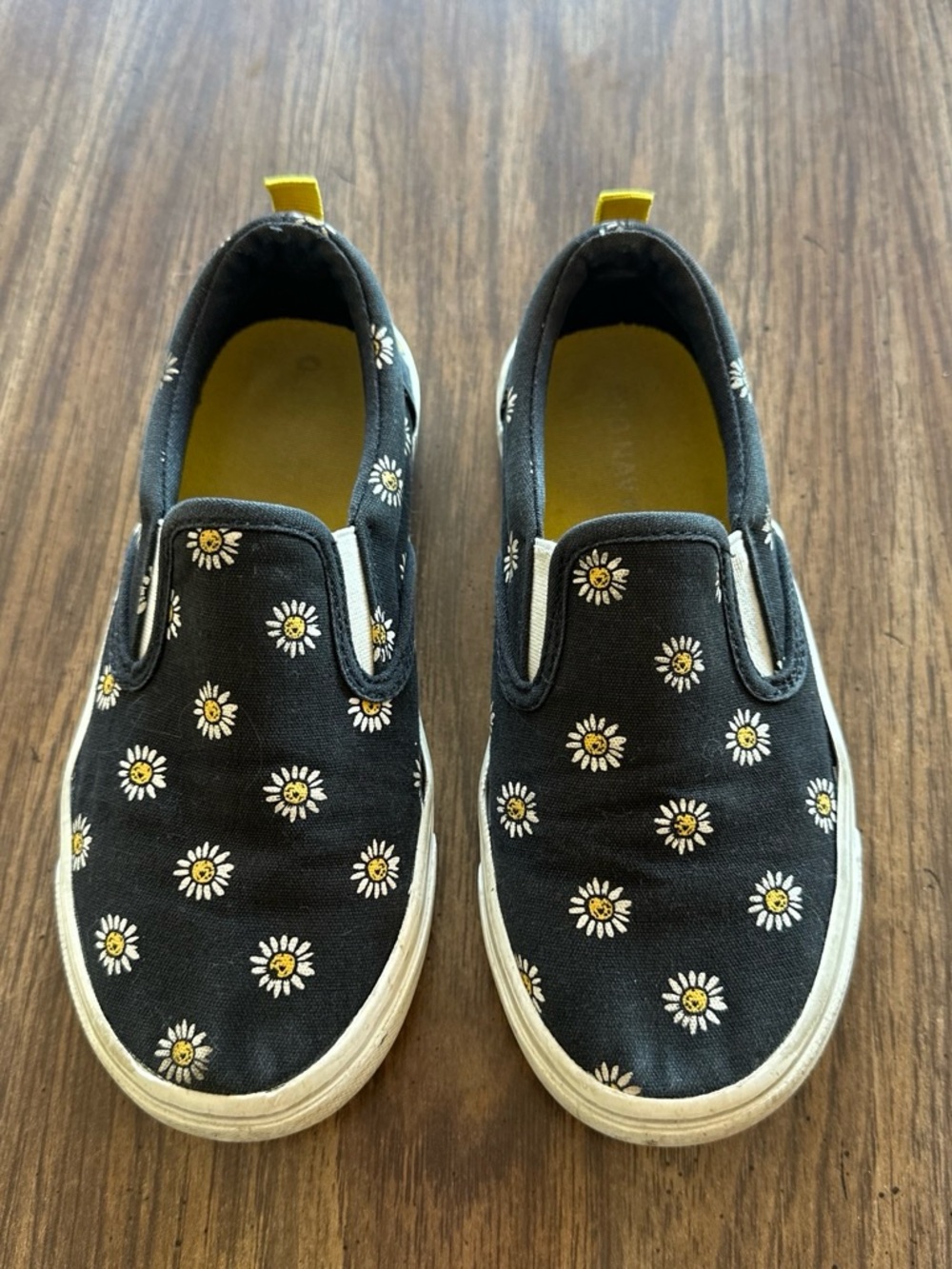 Old Navy Black Slip-On Sneakers with White & Yellow Daisy Print